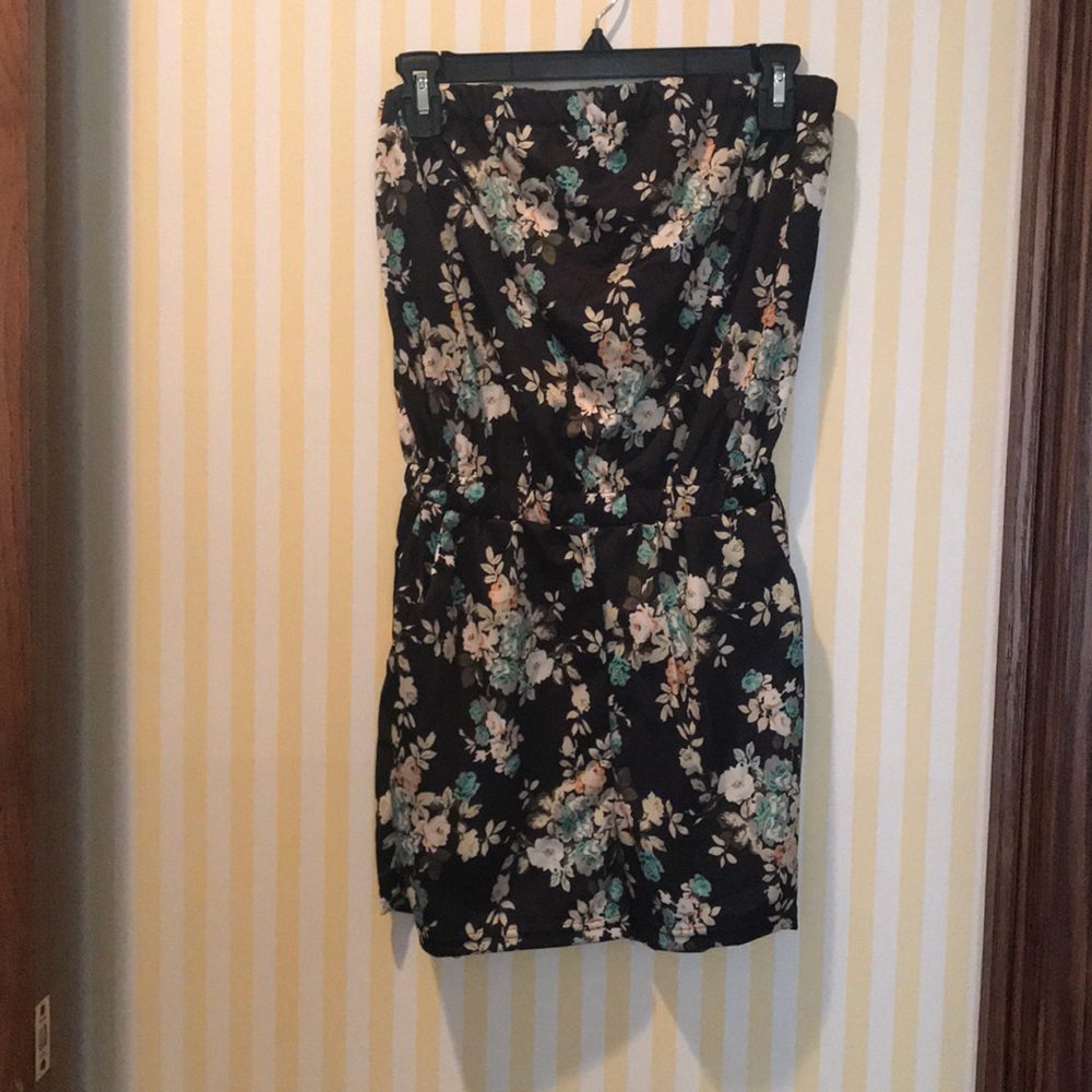 Floral strapless romper